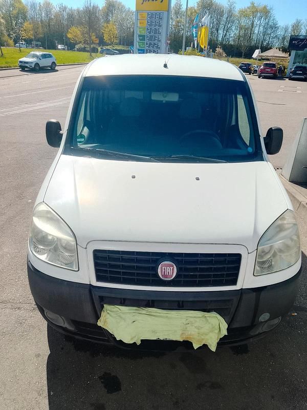 Gebraucht Fiat Doblò 77 PS (56 kW) 2009 Weiß Van / Kleinbus