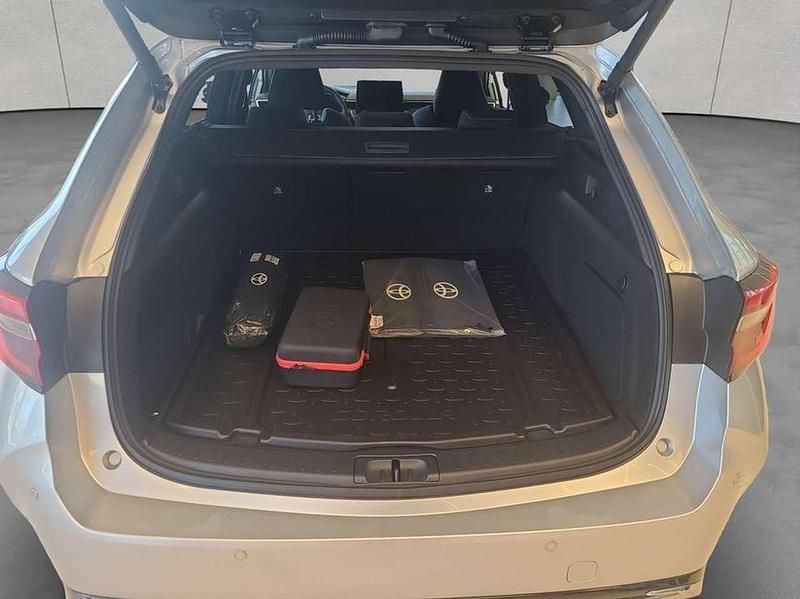 Neu Toyota Corolla 178 PS (130 kW) 2025 Cosmicsilber metallic Kombi