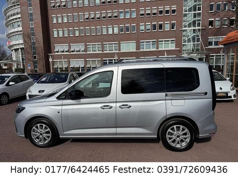 Gebraucht Ford Tourneo Connect Titanium 122 PS (89 kW) 2022 Silber Van / Kleinbus