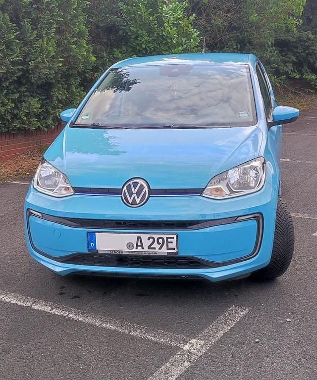 Blau Gebraucht 2021 VW e-up! United Kleinwagen | 12.390 € (Guter Preis) - Bild 1/4