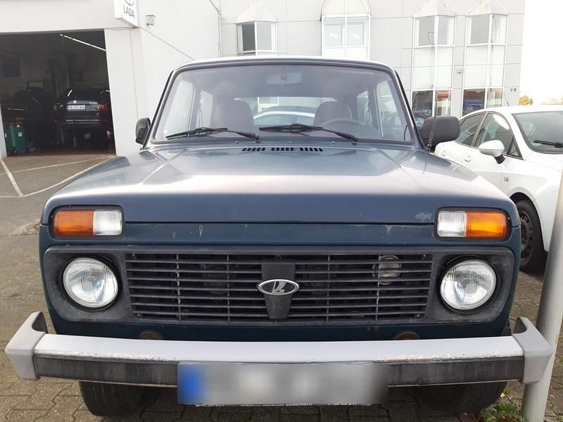 Grün Gebraucht 2010 Lada niva SUV | 6.000 € - Bild 1/4