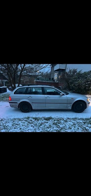 Silber Gebraucht 2003 BMW 320 Kombi | 2.650 € (Guter Preis) - Bild 1/4