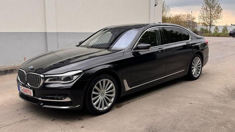 Second-hand BMW 740 320 CP (235 kW) 2018 Negru Berlinǎ