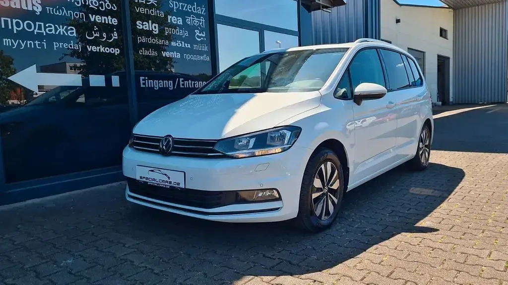 Gebraucht VW Touran Move 122 PS (89 kW) 2024 Pure white Van / Kleinbus
