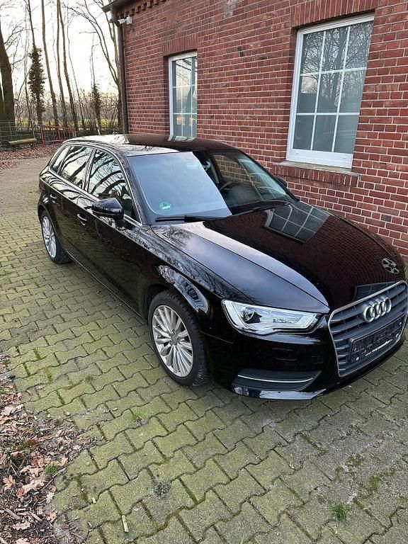 Schwarz Gebraucht 2015 Audi A3 Ambiente Limousine | 15.900 € (Fairer Preis) - Bild 1/4