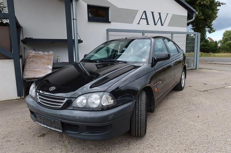 Schwarz Gebraucht 2000 Toyota Avensis Limousine | 2.550 € (Fairer Preis) - Bild 1/4