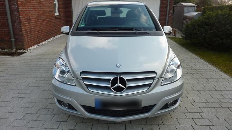 Gebraucht Mercedes B160 95 PS (69 kW) 2010 Silber Van / Kleinbus