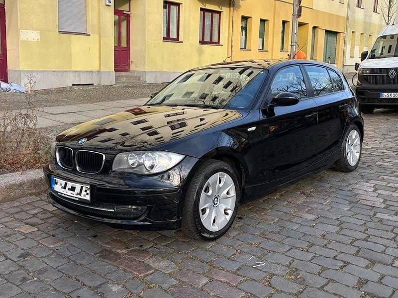 Gebraucht BMW 116 122 PS (89 kW) 2009 Schwarz Kleinwagen