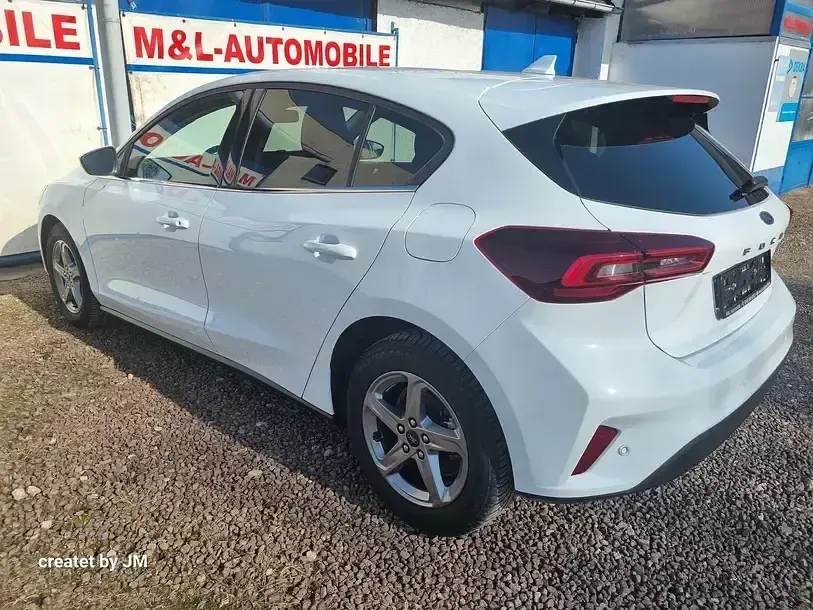 Gebraucht Ford Focus Titanium 125 PS (91 kW) 2023 Weiß Limousine
