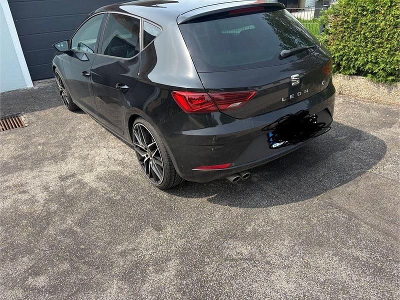 Gebraucht Seat Leon FR 131 PS (96 kW) 2019 Schwarz Limousine