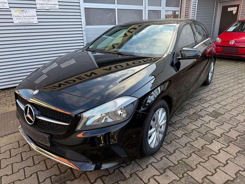 Gebraucht Mercedes A180 122 PS (89 kW) 2016 Schwarz Kleinwagen