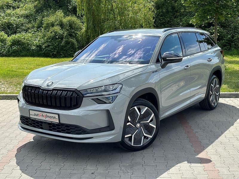 Grau Gebraucht 2024 Skoda Kodiaq SportLine SUV | 53.090 € (Teuer) - Bild 1/4