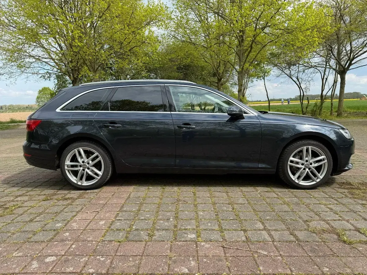 Gebraucht Audi A4 Sport 190 PS (139 kW) 2017 Blau Kombi