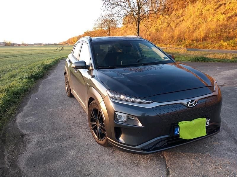 Grau Gebraucht 2020 Hyundai Kona SUV | 16.750 € (Guter Preis) - Bild 1/4