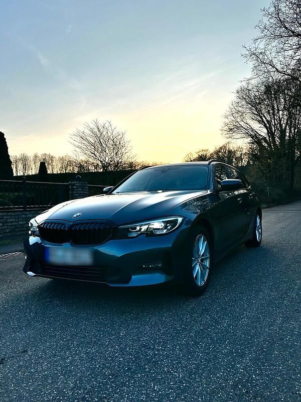 Gebraucht BMW 320 190 PS (139 kW) 2021 Grau Kombi
