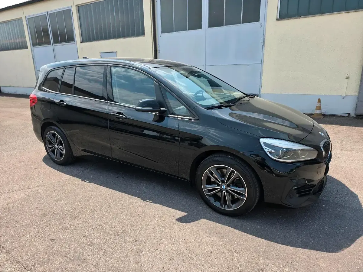 Gebraucht BMW 218 Gran Tourer Sport Line 150 PS (110 kW) 2019 Schwarz Van / Kleinbus