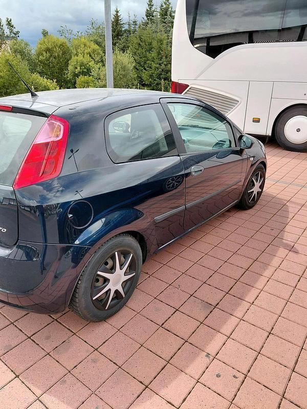 Blau Gebraucht 2009 Fiat Grande Punto Kleinwagen | 699 € (Superpreis) - Bild 1/1