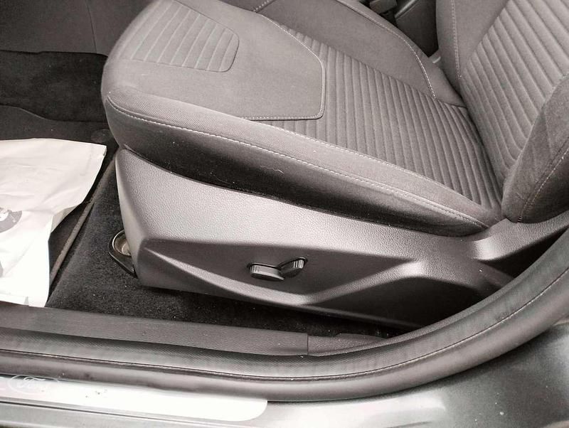 Gebraucht Ford Focus Business Edition 125 PS (91 kW) 2018 Grau Limousine