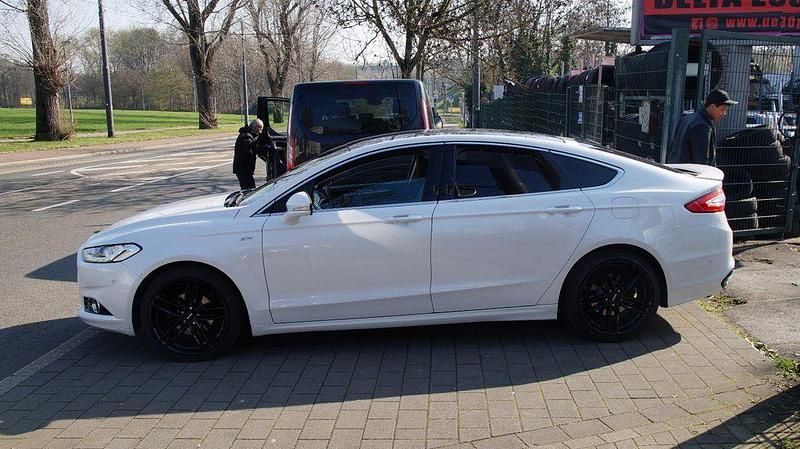 Gebraucht Ford Mondeo Titanium 179 PS (131 kW) 2015 Weiß Limousine