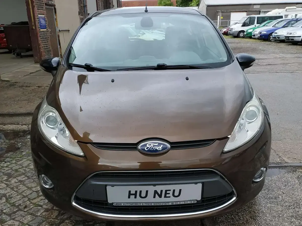 Używany Ford Fiesta Titanium 82 KM (60 kW) 2011 Brązowy Hatchback