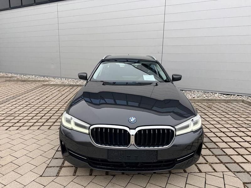 Gebraucht BMW 530e Sport Line 252 PS (185 kW) 2022 Grau Kombi