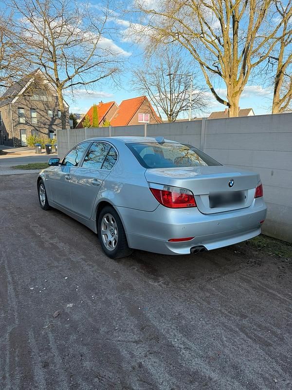 Gebraucht BMW 523 177 PS (130 kW) 2005 Silber Limousine