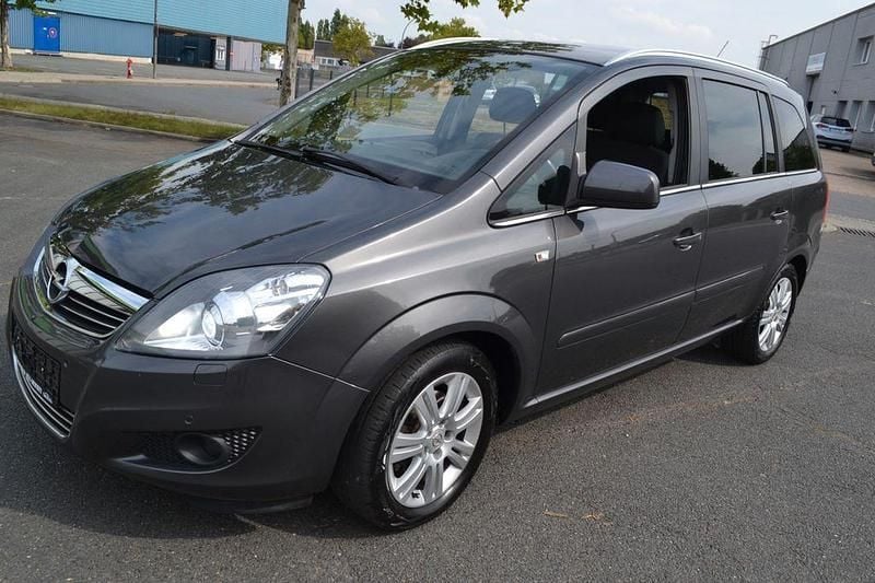 Gebraucht Opel Zafira Family 140 PS (102 kW) 2012 Grau Van / Kleinbus