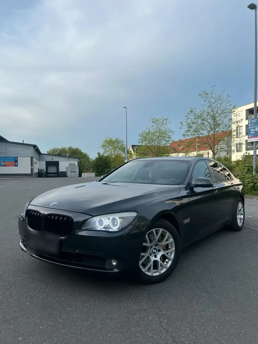Gebraucht BMW 740 Comfort Edition 306 PS (225 kW) 2011 Grau Limousine