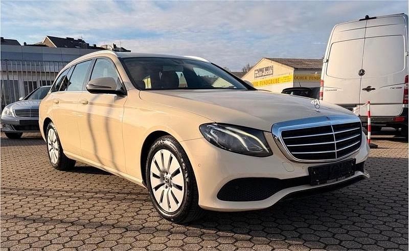 Gebraucht Mercedes E220 194 PS (142 kW) 2020 Gelb Kombi