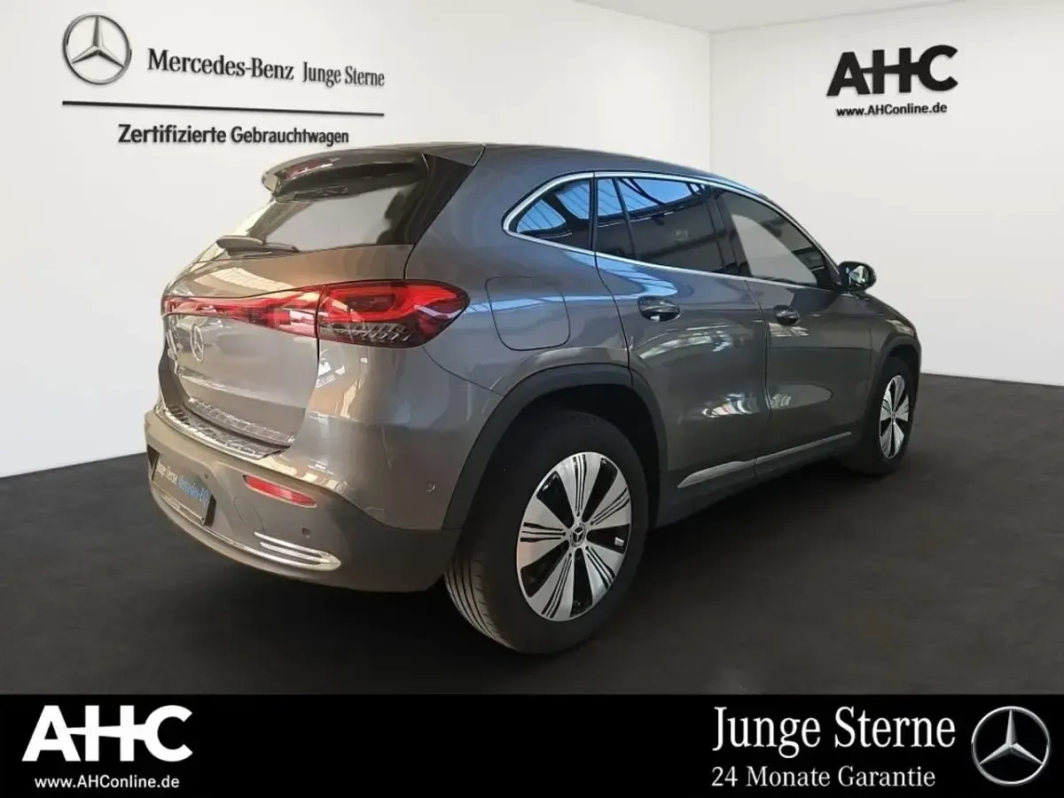 Gebraucht Mercedes EQA250+ 139 kW (190 PS) 2022 Metalliclack mountaingrau SUV