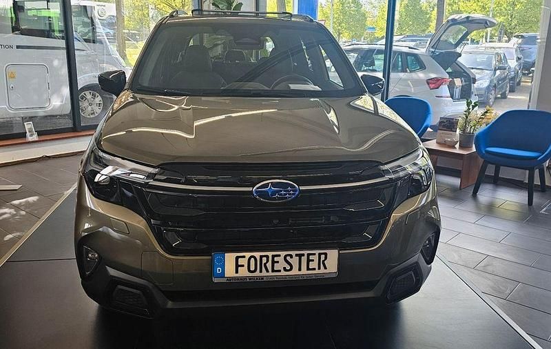 Neu Subaru Forester Platinum 136 PS (100 kW) 2026 Grün SUV