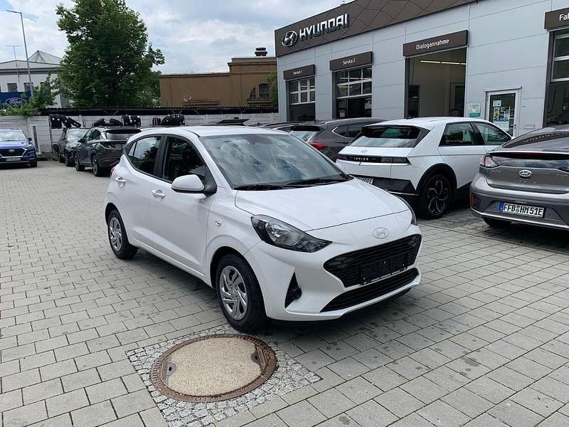Gebraucht Hyundai i10 Select 63 PS (46 kW) 2025 Atlas white / sol Kleinwagen