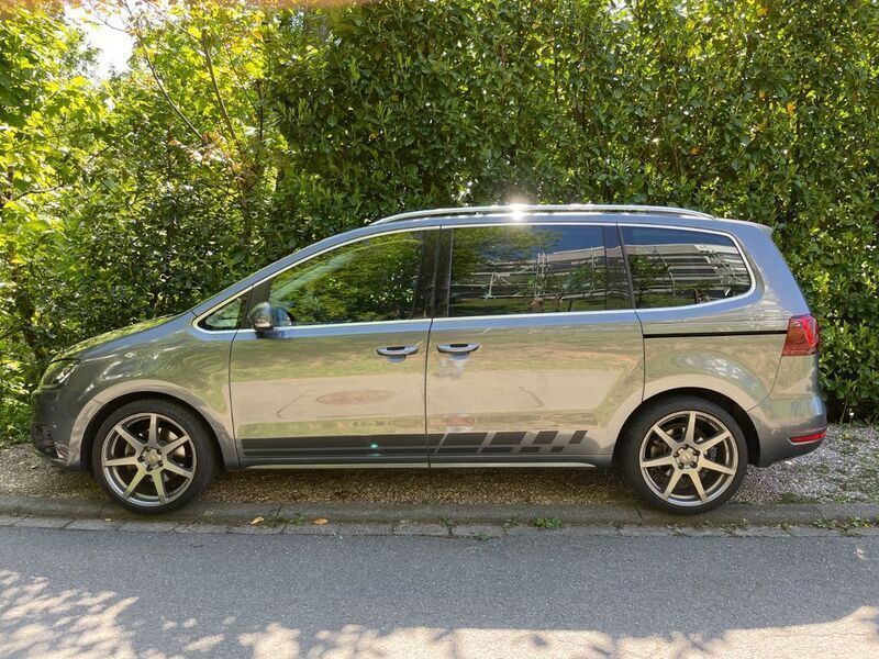 Grau Gebraucht 2016 Seat Alhambra FR Van / Kleinbus | 22.499 € (Fairer Preis) - Bild 1/4