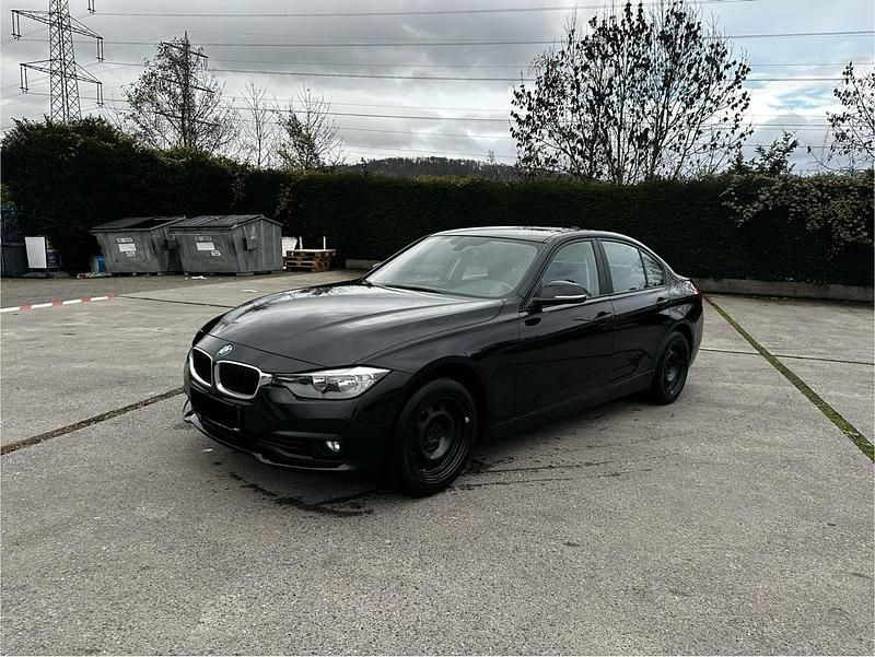 Schwarz Gebraucht 2016 BMW 318 Limousine | 7.800 € (Superpreis) - Bild 1/4