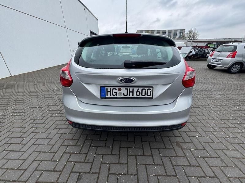 Gebraucht Ford Focus Trend 105 PS (77 kW) 2011 Silber Limousine