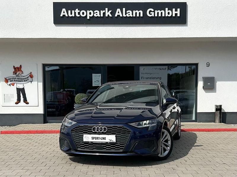 Navarrablau metallic Gebraucht 2021 Audi A3 Sportback Kleinwagen | 22.999 € (Fairer Preis) - Bild 1/4