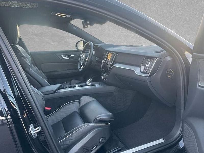 Gebraucht Volvo V60 Plus 197 PS (144 kW) 2025 Onyx schwarz Kombi