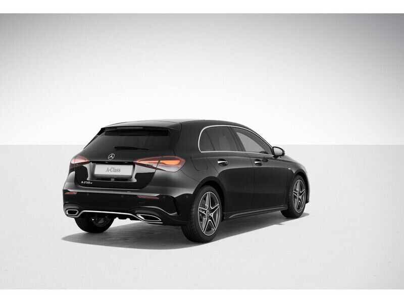 Gebraucht Mercedes A250 Premium Plus 163 PS (119 kW) 2024 Schwarz / nachtschwarz Limousine