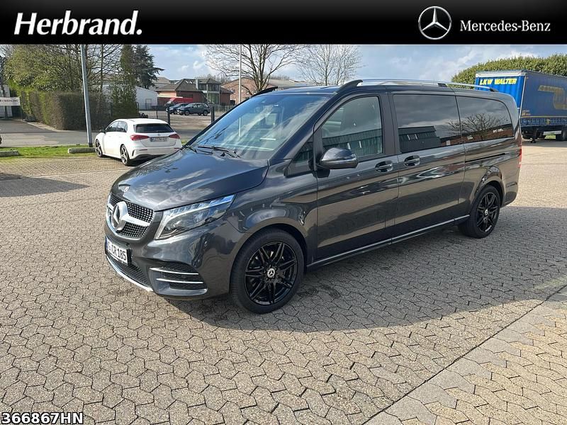 Grau Gebraucht 2023 Mercedes V300 Van / Kleinbus | 85.888 € - Bild 1/4