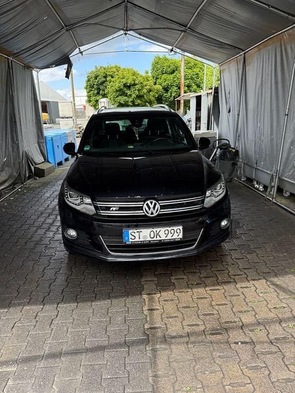 Schwarz Gebraucht 2015 VW Tiguan Sportline SUV | 9.999 € (Etwas zu teuer) - Bild 1/4