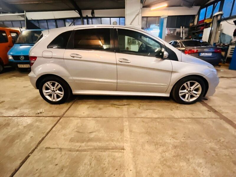 Gebraucht Mercedes B200 140 PS (102 kW) 2006 Silber Van / Kleinbus