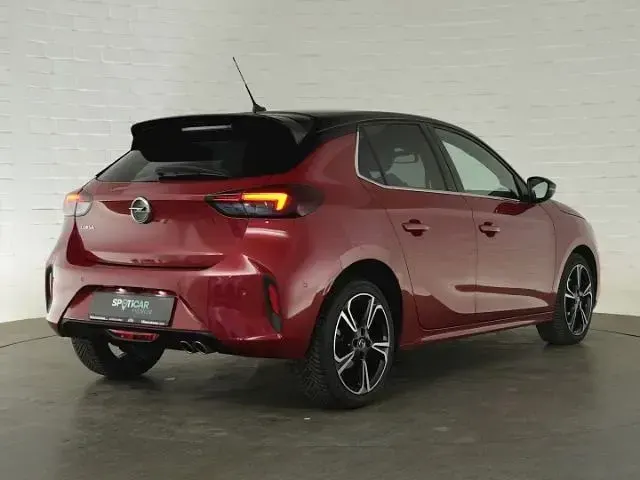 Używany Opel Corsa Ultimate 131 KM (96 kW) 2022 Czerwony Hatchback