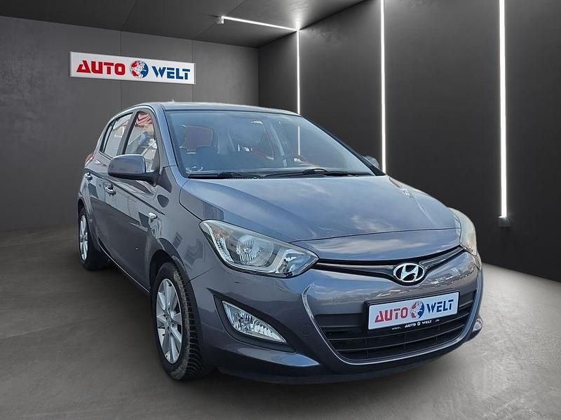 Gebraucht Hyundai i20 86 PS (63 kW) 2014 Grau Kleinwagen