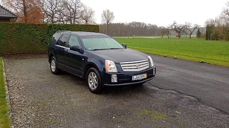 Blau Gebraucht 2007 Cadillac SRX SUV | 3.470 € (Fairer Preis) - Bild 1/4