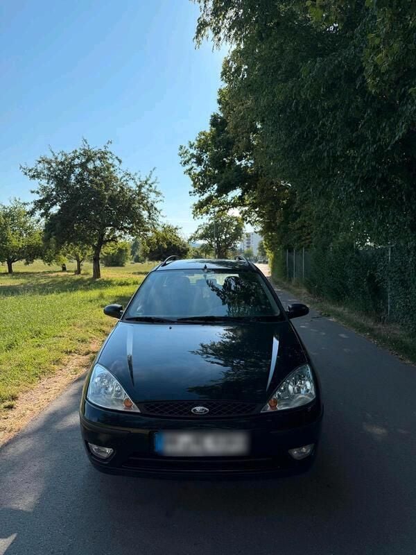 Schwarz Gebraucht 2004 Ford Focus Kombi | 500 € (Superpreis) - Bild 1/4