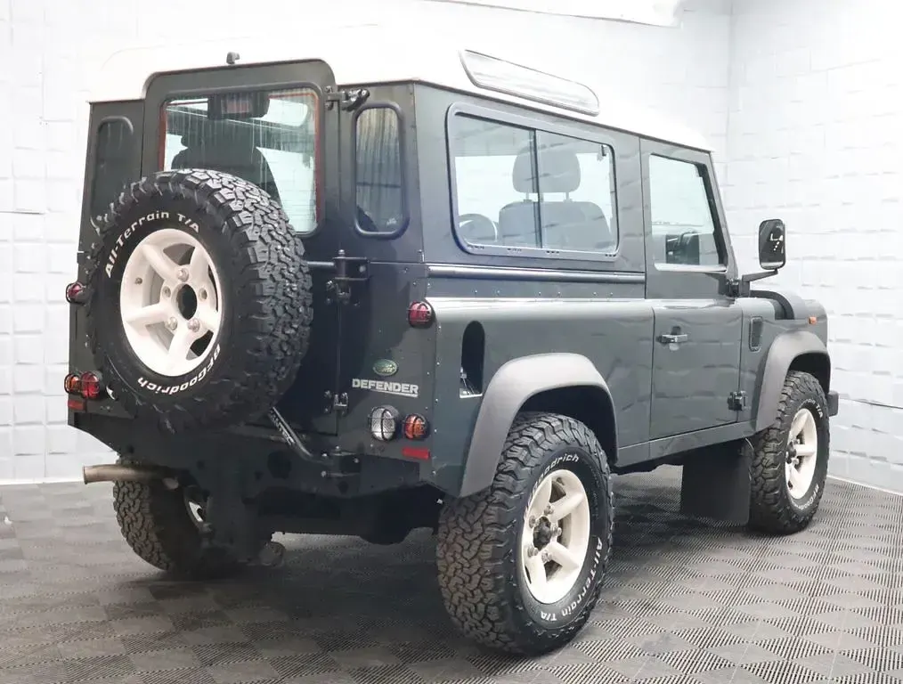 Gebraucht Land Rover Defender 122 PS (89 kW) 2007 Grün Kombi