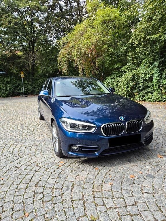 Blau Gebraucht 2016 BMW 120 Sport Line Kleinwagen | 12.900 € (Guter Preis) - Bild 1/4