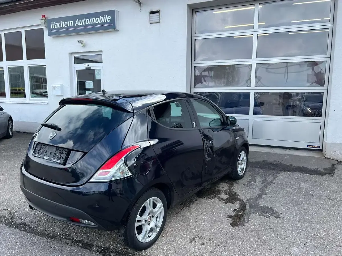 Second-hand Lancia Ypsilon Gold 69 CP (50 kW) 2011 Colore esterno (blu ( vr531/b Hatchback