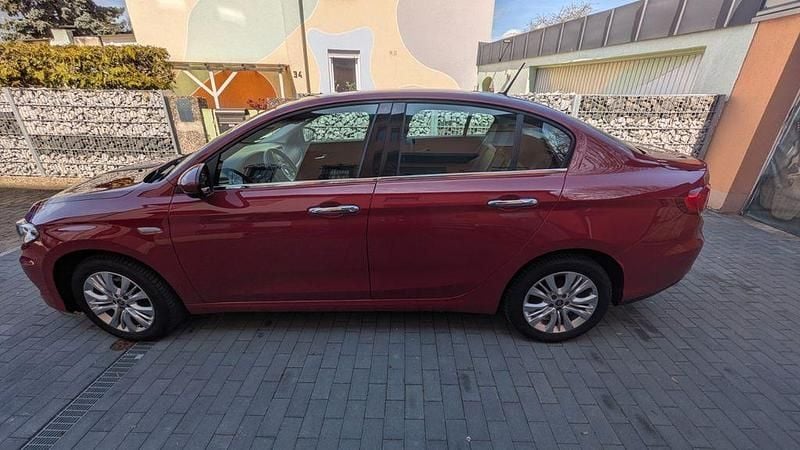 Gebraucht Fiat Tipo Easy 95 PS (69 kW) 2016 Rot Limousine