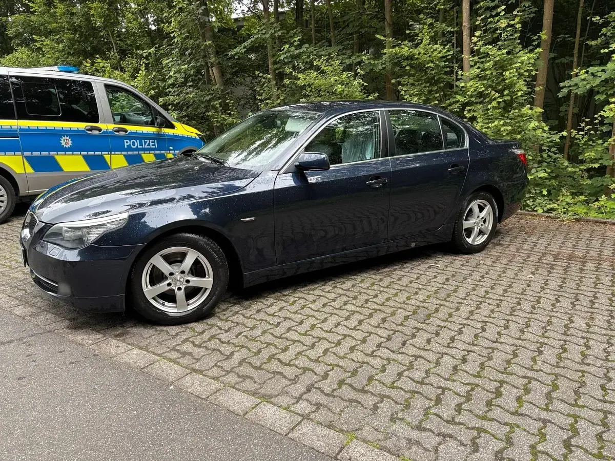 Gebraucht BMW 523 190 PS (139 kW) 2008 Blau Limousine